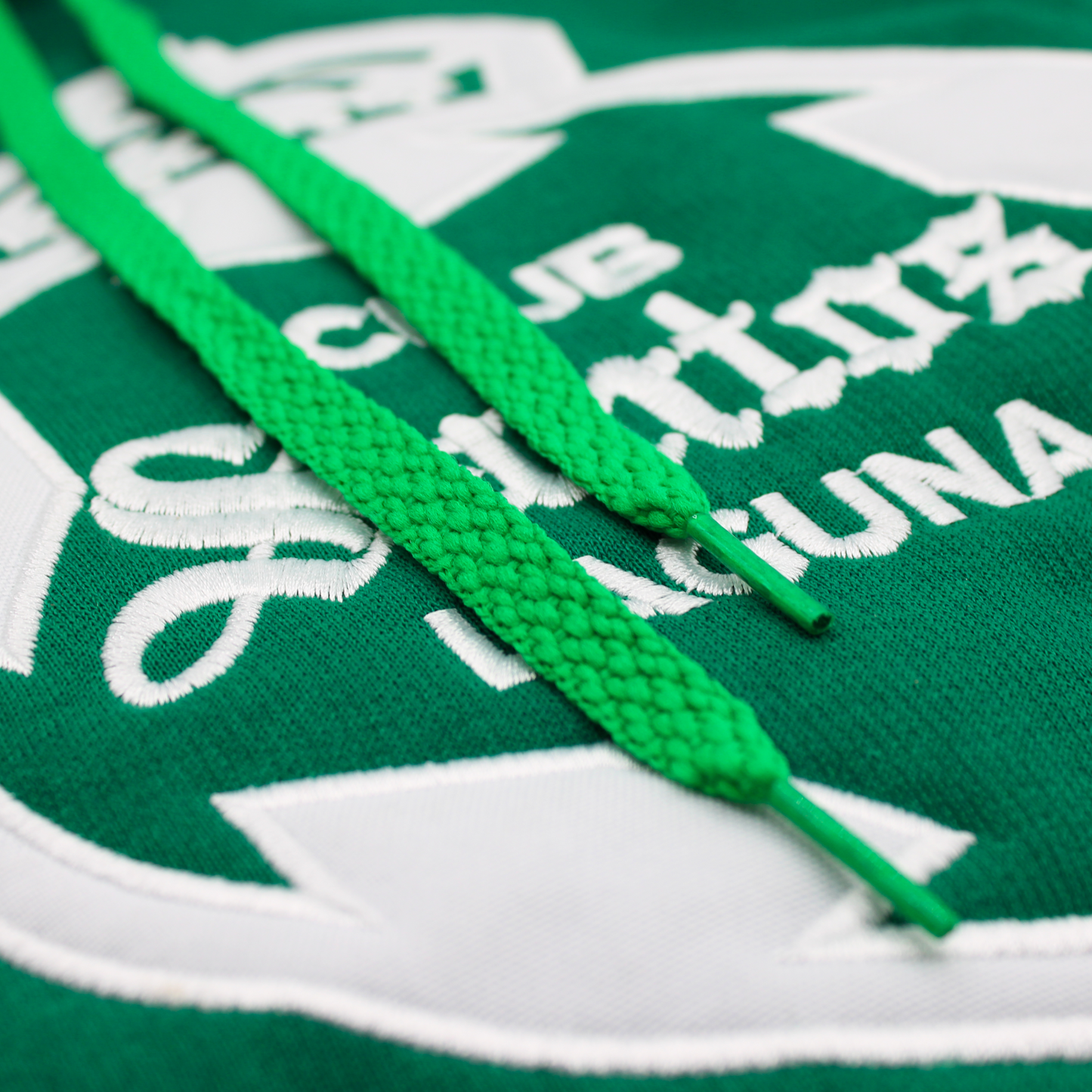 SUDADERA GUERRERA ESCUDO GREEN AND WHITE