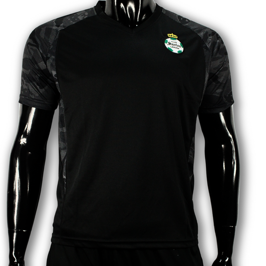 PLAYERA DEPORTIVA CAMUFLAJE CLUB SANTOS EN COLOR NEGRO