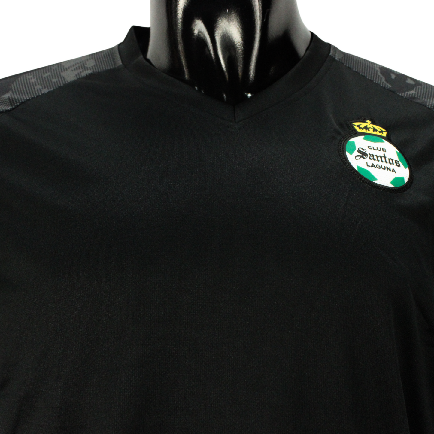 PLAYERA DEPORTIVA CAMUFLAJE CLUB SANTOS EN COLOR NEGRO