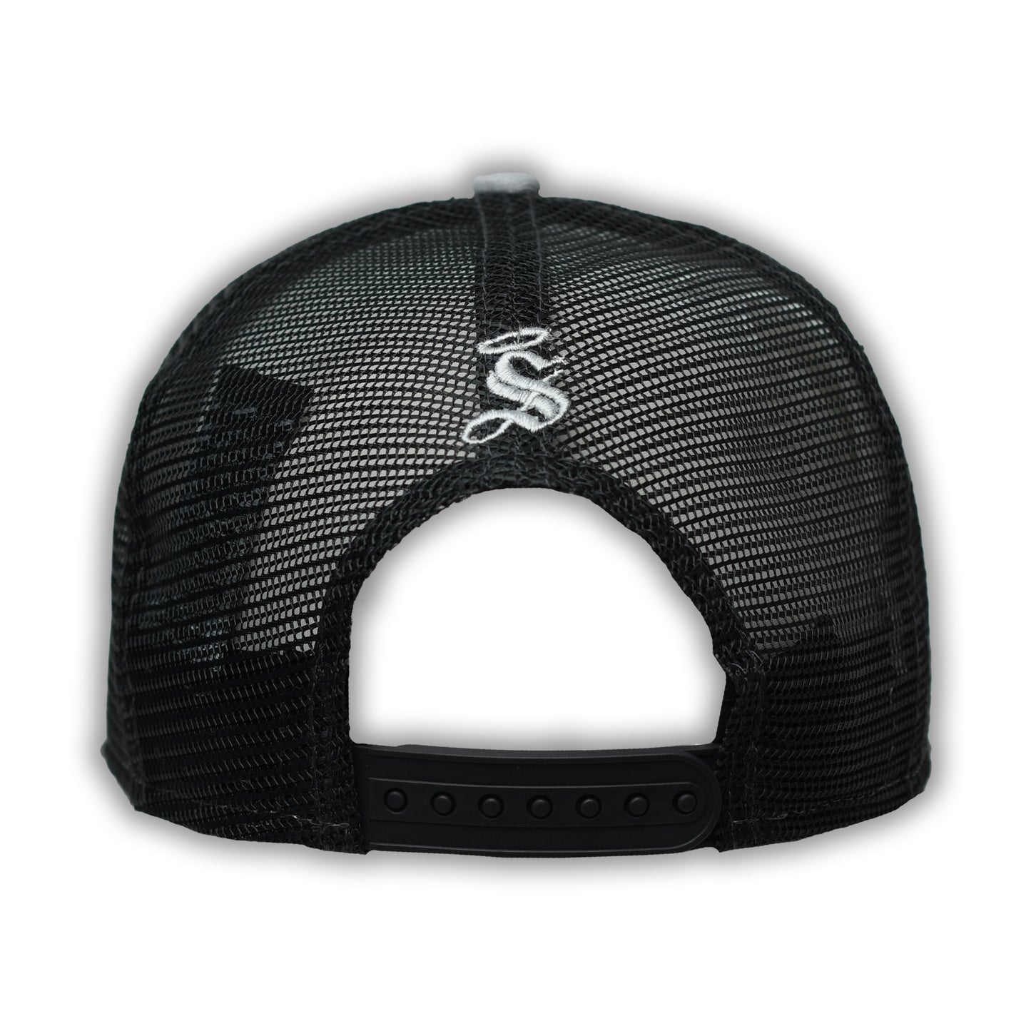 GORRA LOGO SANTOS EN COLOR GRIS/NEGRO