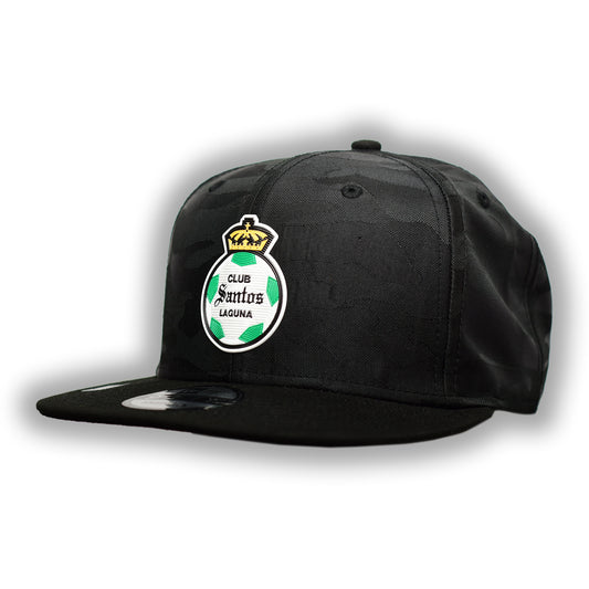 GORRA FLAT ESCUDO SANTOS CAMUFLAJE BLACK