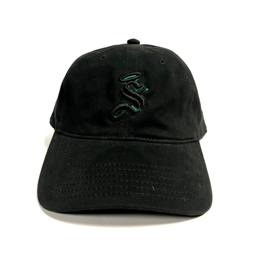 GORRA GUERRERA EN COLOR NEGRO CON ESCUDO "S" BORDADO 3D