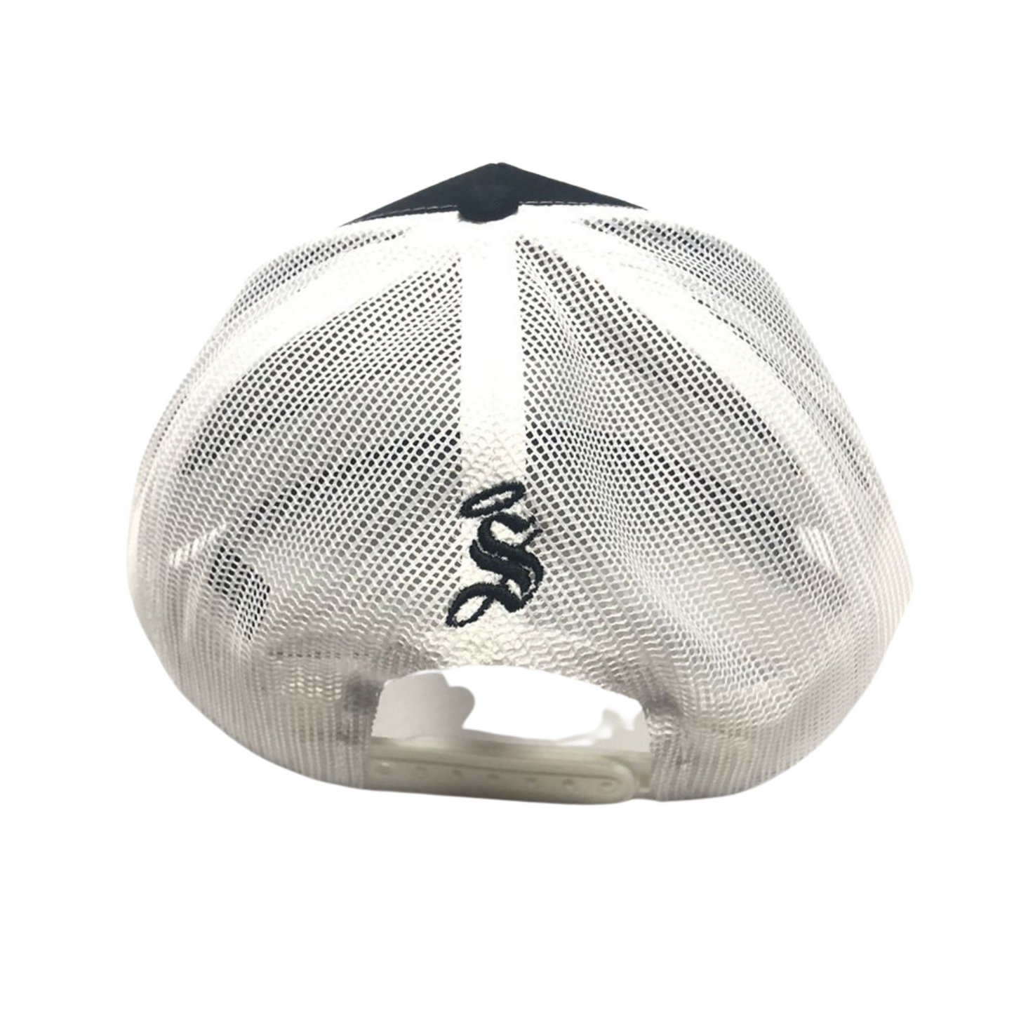 GORRA MALLA ESCUDO MONOCROMATICO EN COLOR NEGRO CON BLANCO