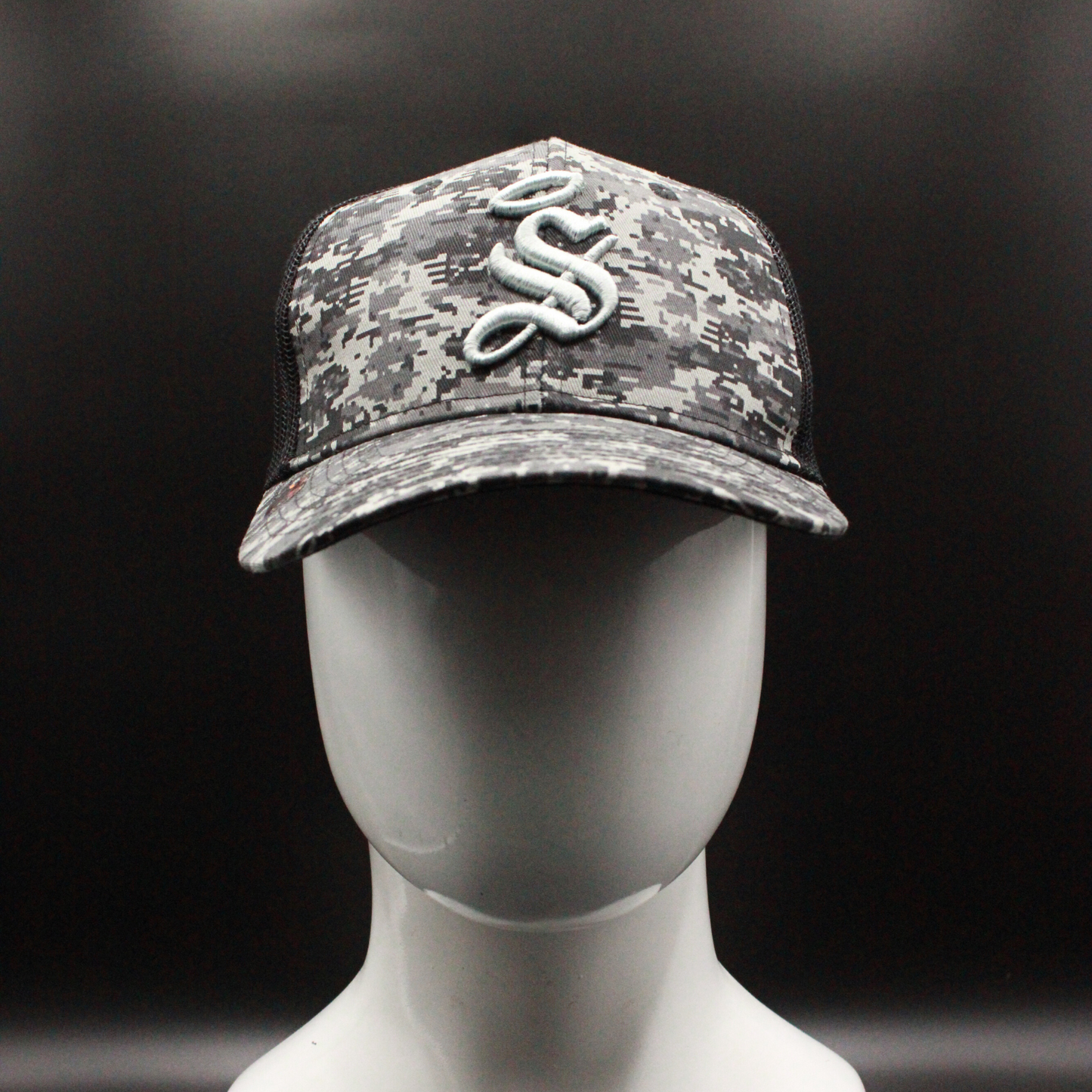 GORRA "S" SANTOS CAMUFLAJE EN COLOR GRIS