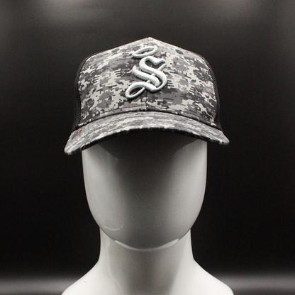 GORRA "S" SANTOS CAMUFLAJE EN COLOR GRIS