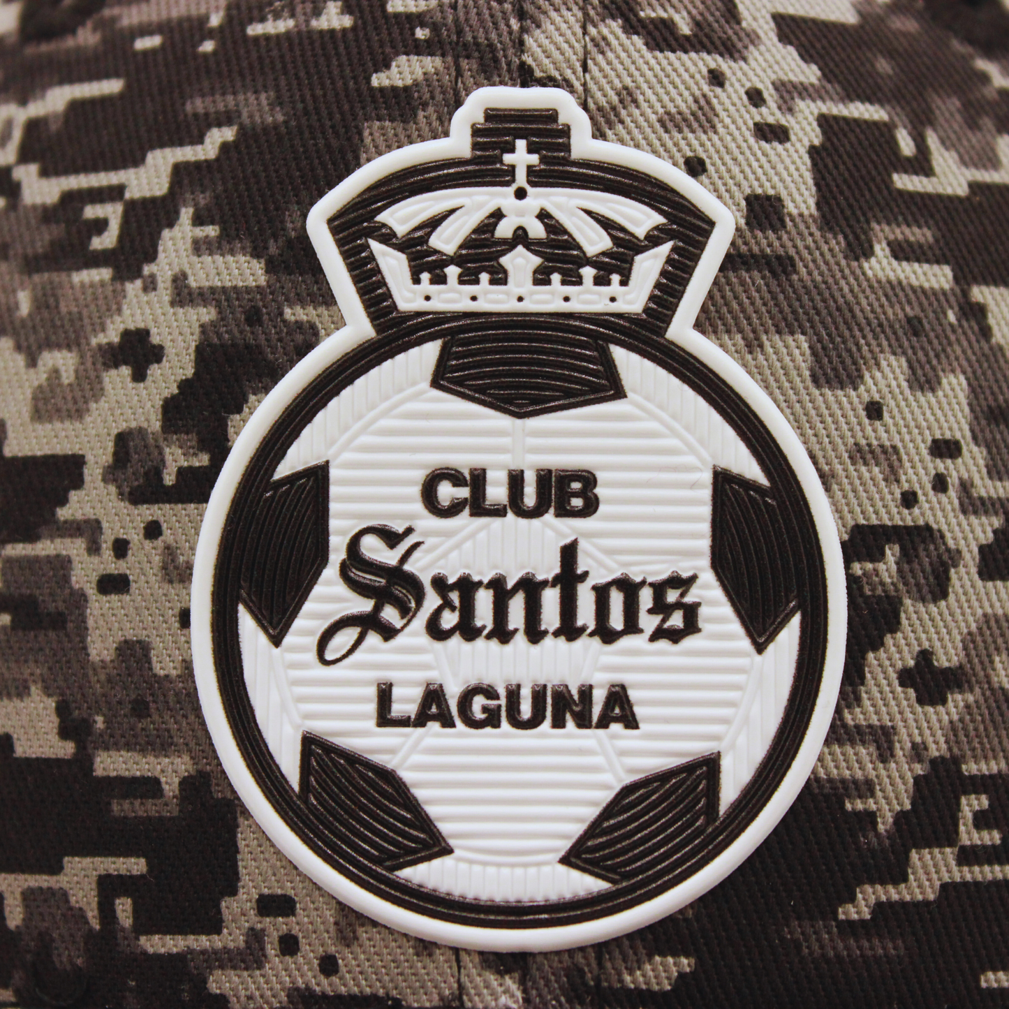 GORRA ESCUDO SANTOS CAMUFLAJE